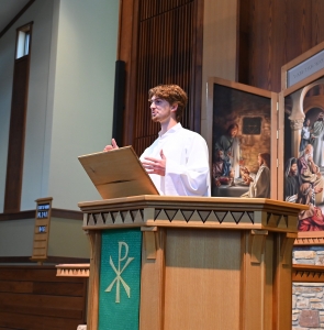 Johannes Bourman preaching